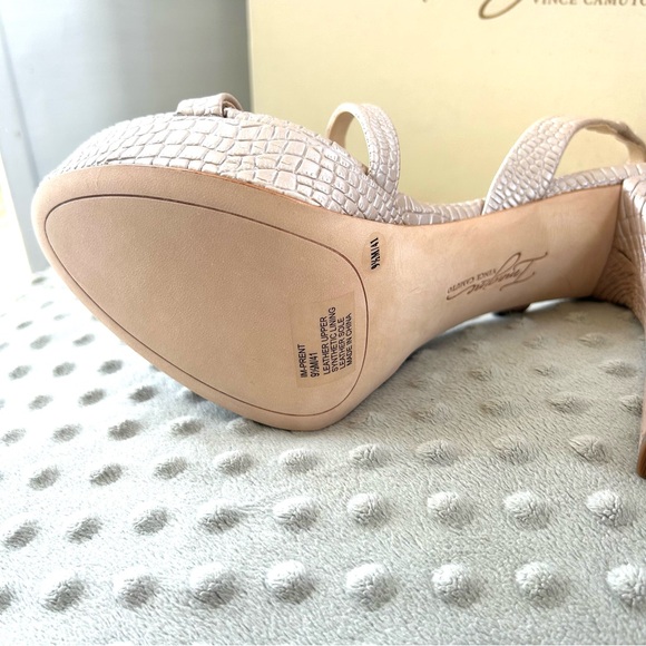 Vince Camuto 9.5 Imagine heels in natural Pearlized Iguana - Picture 4 of 8